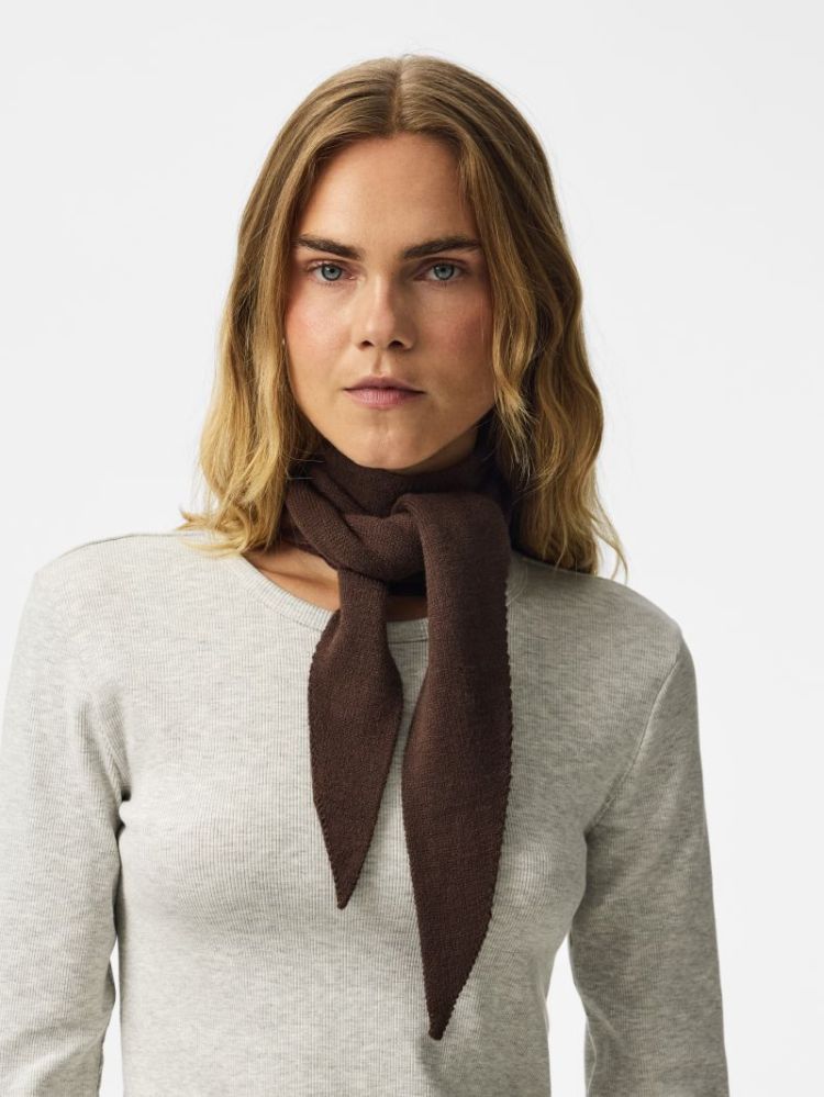 PCKOMMA TRIANGLE SCARF NOOS BC 302664 Hot Fudg