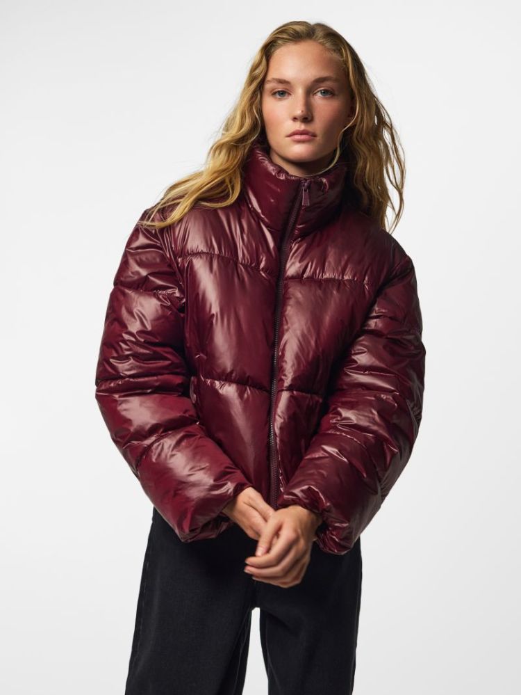 PCAMILIA SHORT PUFFER JACKET P 190650 Winetast