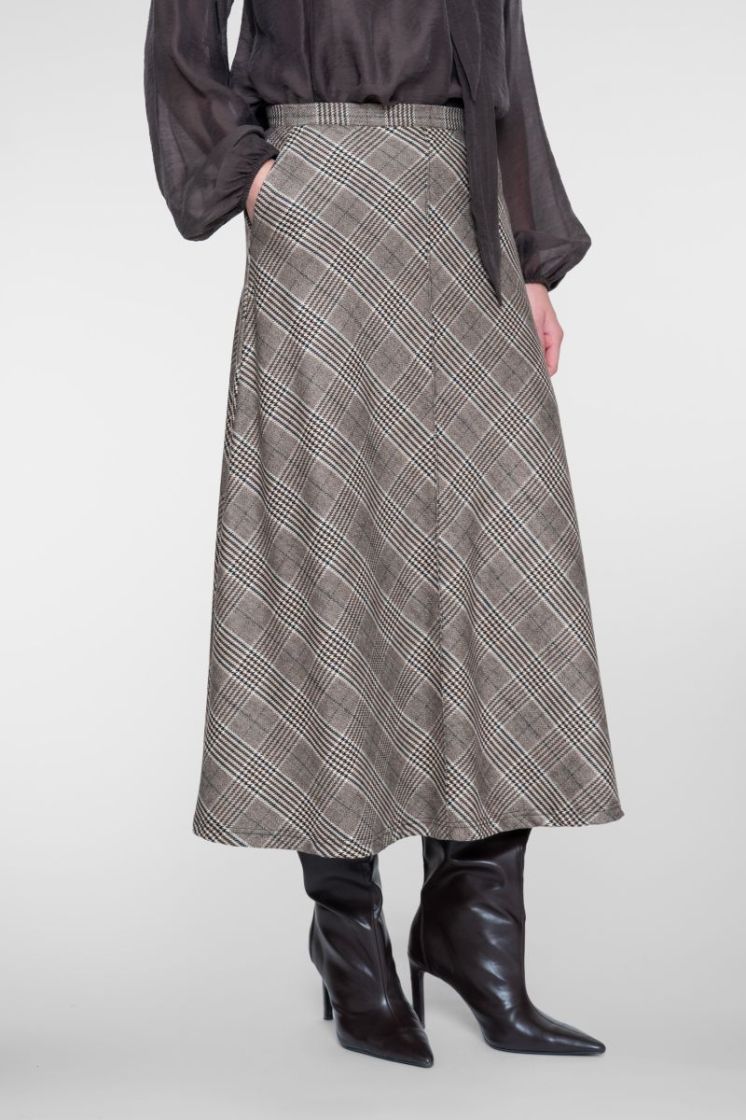  000775 brown