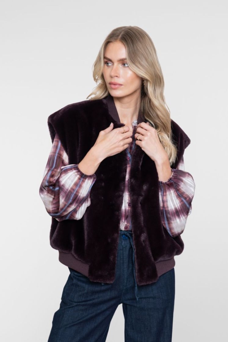  000480 burgundy